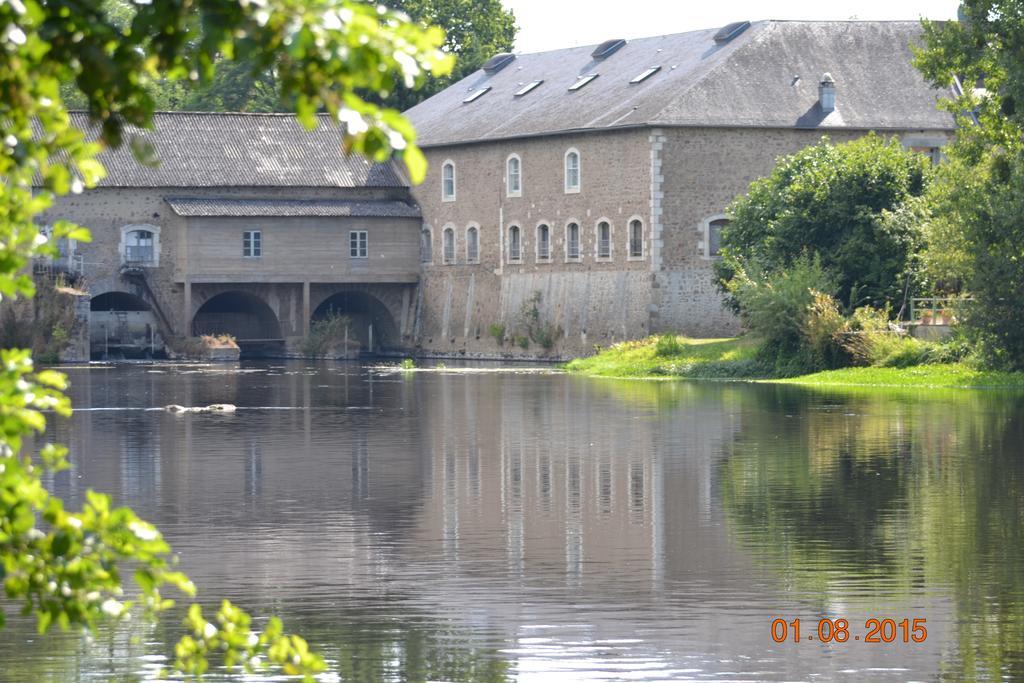 Camping Des Ribieres Hotel Confolens Exterior photo