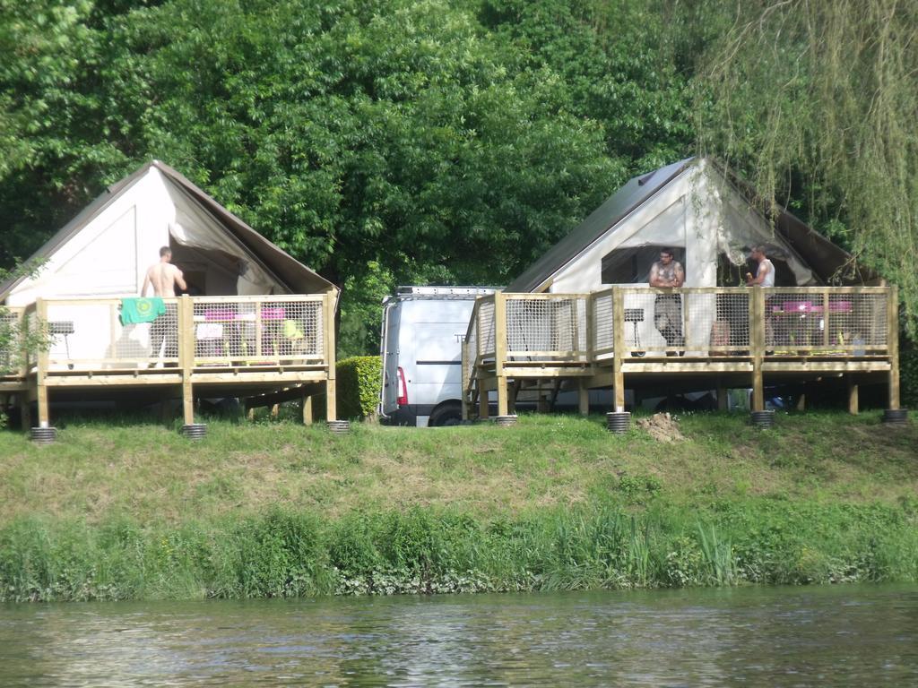 Camping Des Ribieres Hotel Confolens Exterior photo